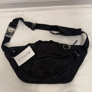 ATHLETA WOMENS BLACK BELT BAG!